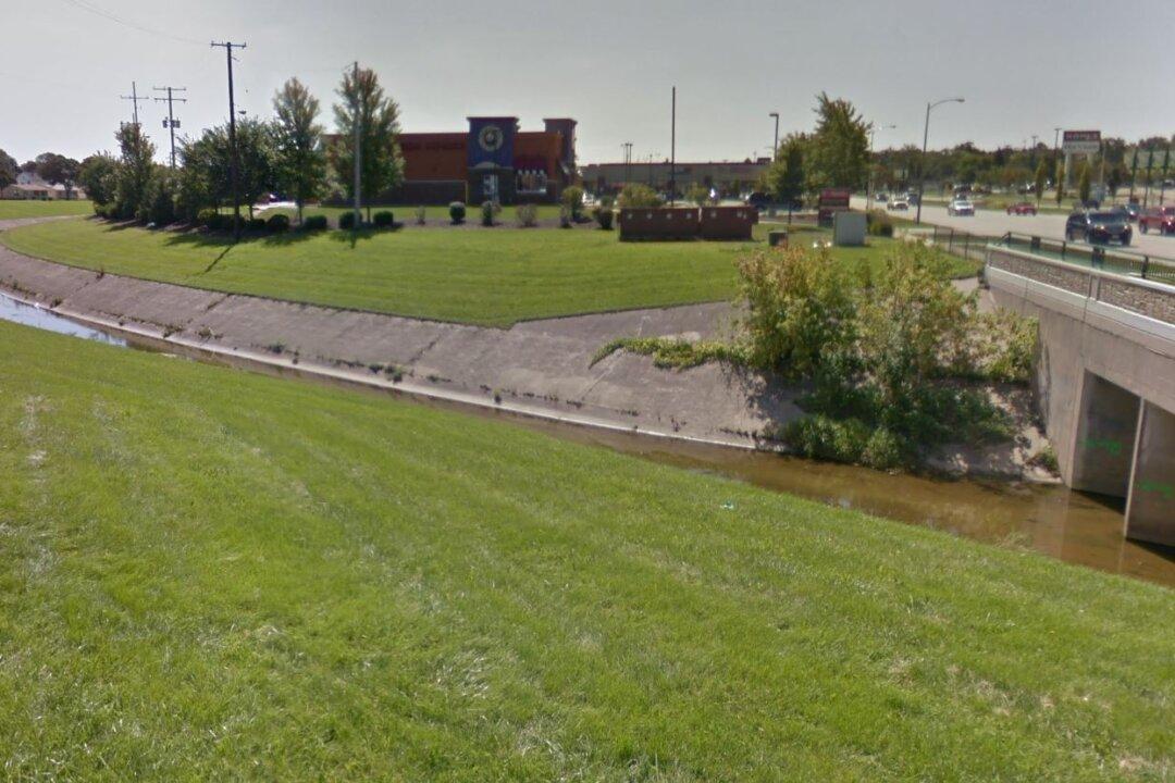 Crews Locate Bodies of 2 Men Who Tried to Save Milwaukee Boy