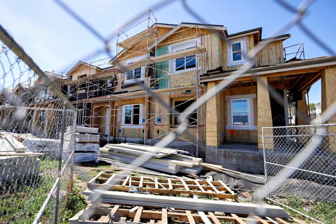Sales of Previously Owned Homes Drop for Ninth Month Straight as Mortgage Increases and Inventory Falls