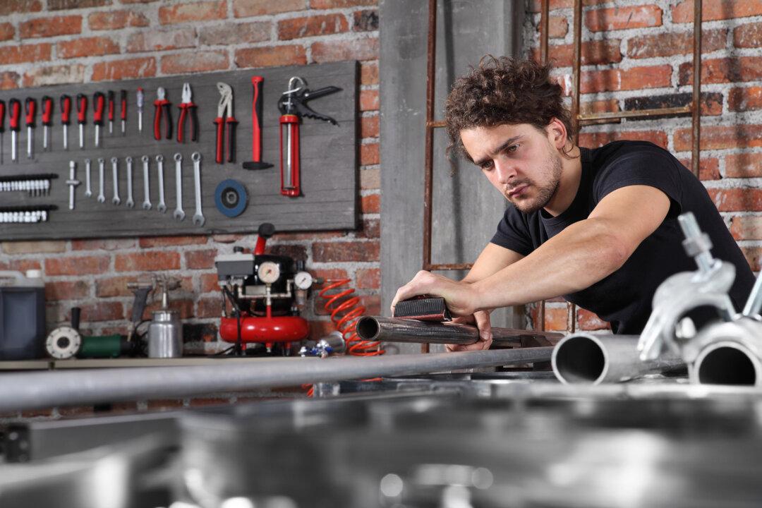 What Should I Ask Pros Before Booking Garage Renos?