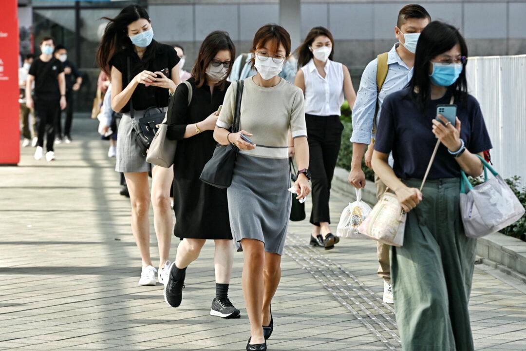 Required to Pledge Allegiance by Oath, 129 Public Servants and 535 Contractors Have Left the Government Last Year