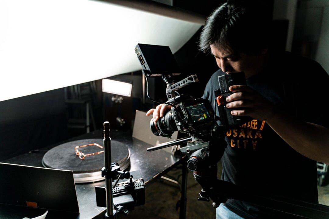 Director Interview: ‘Love in the Time of Revolution’ Documentary, to be Screened in Melbourne