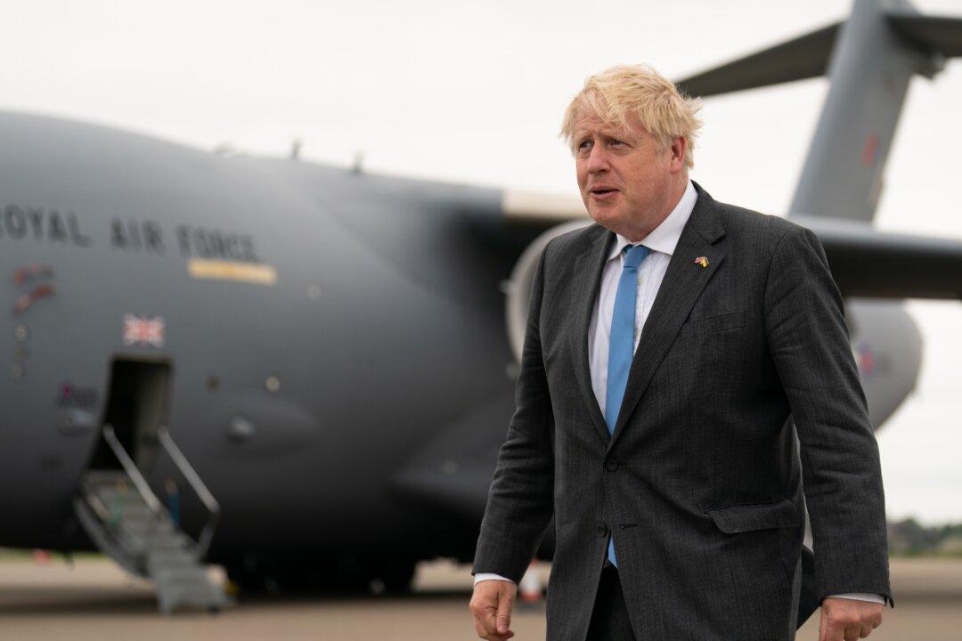 UK’s Johnson Sets Out 4-Point Plan to Support Ukraine in ‘A Long War’