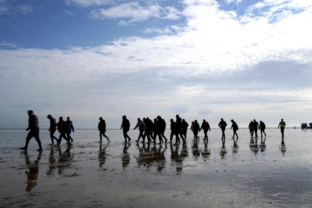 UK Home Office Criticised Over ‘Ineffective’ Response to Channel-Crossing Immigrants