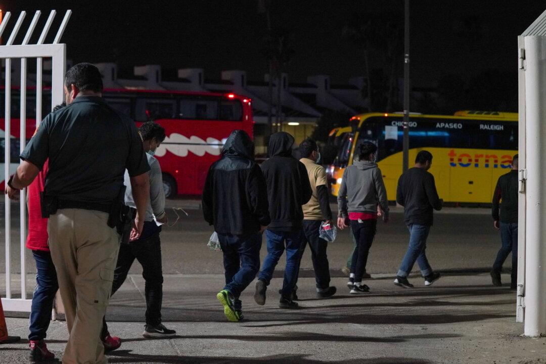 Unlawful US–Mexico Border Crossings Remain High Despite Drop in June