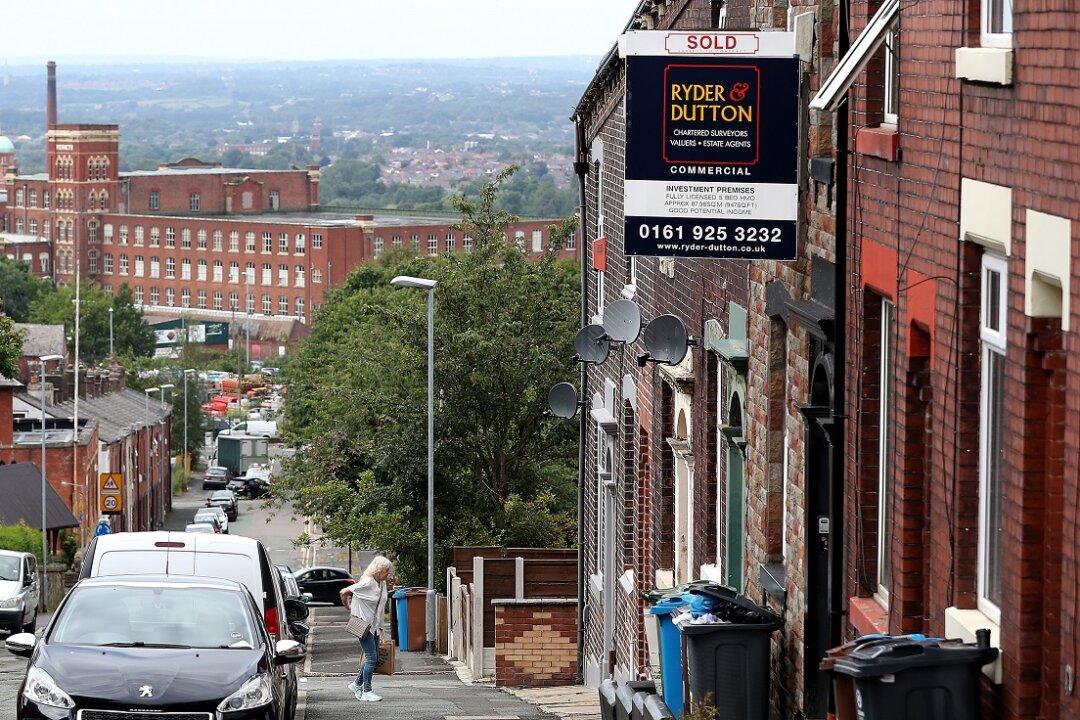 UK Police ‘Deeply Sorry’ After Damning Report Into Oldham Grooming Cases