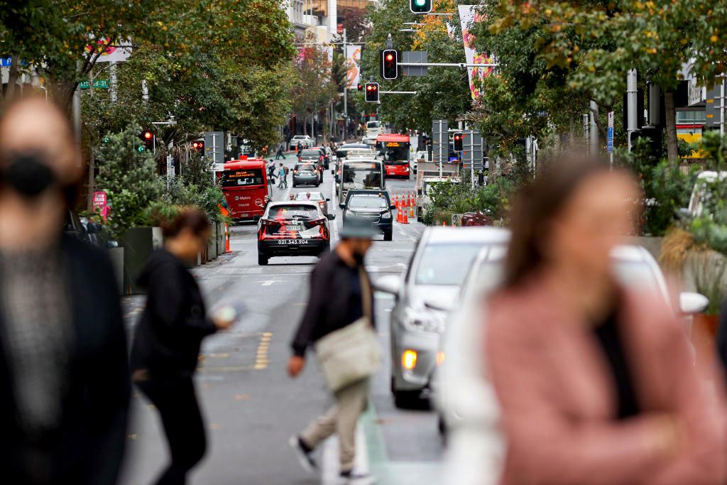 New Zealand Consumer Confidence Falls to Lowest Level in Over 30 Years