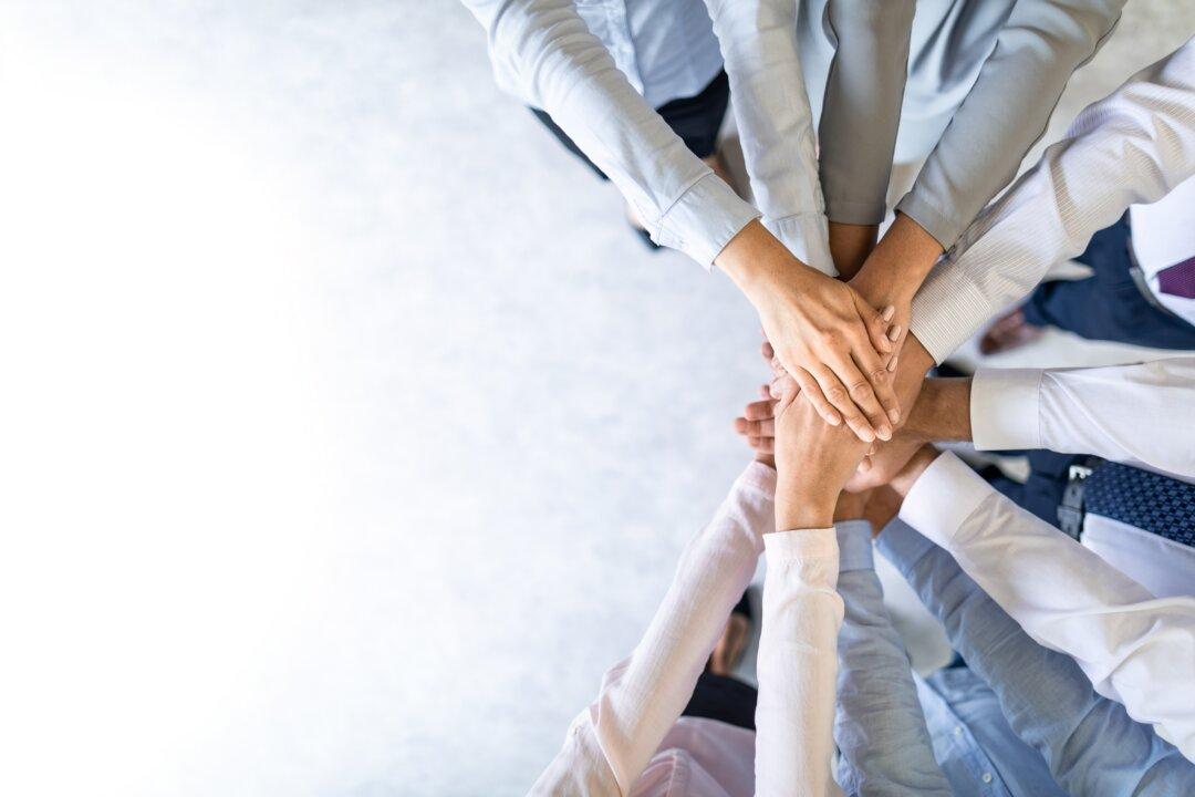 Asking Your Team ‘How Can I Help?’ Improves Business Performance in These 5 Ways