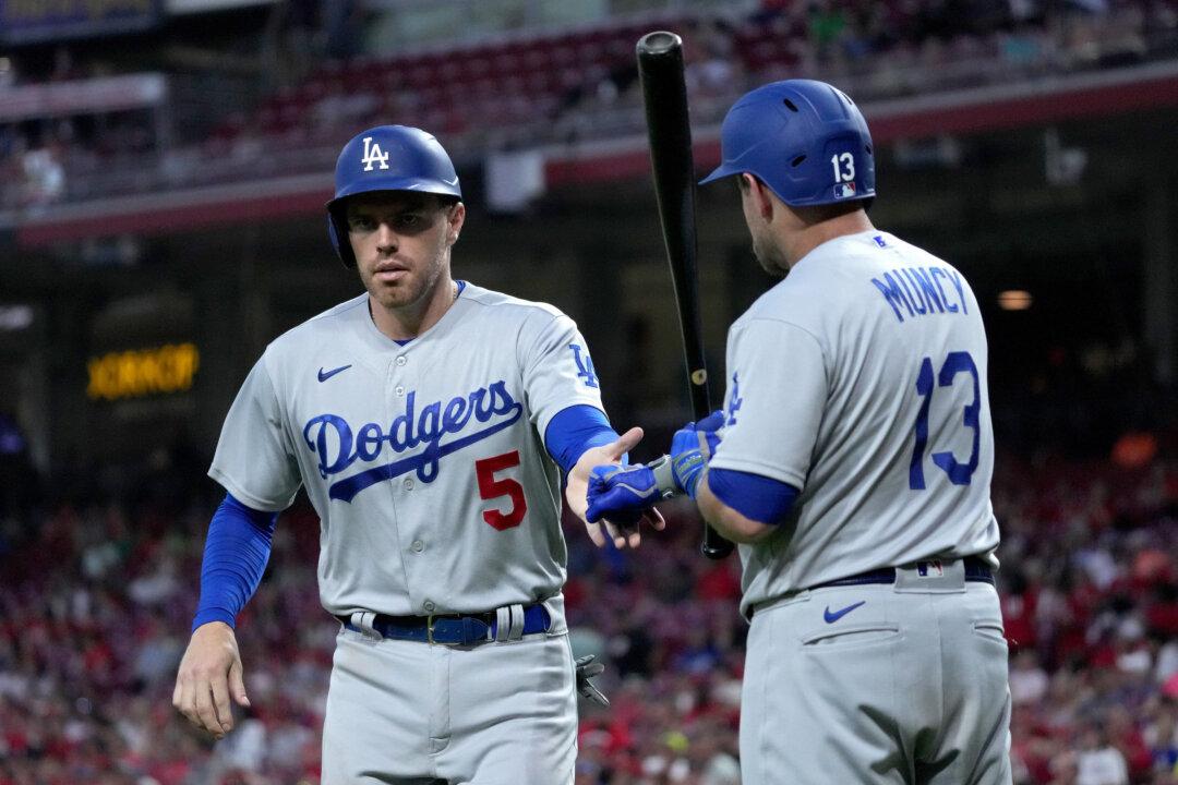 Gonsolin Wins 9th as Dodgers Rout Reds Late 8–2 With Freeman’s 5 RBIs