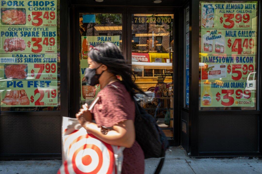 70 Percent of Americans Believe Recession Is Coming and Most Aren’t Ready: Poll