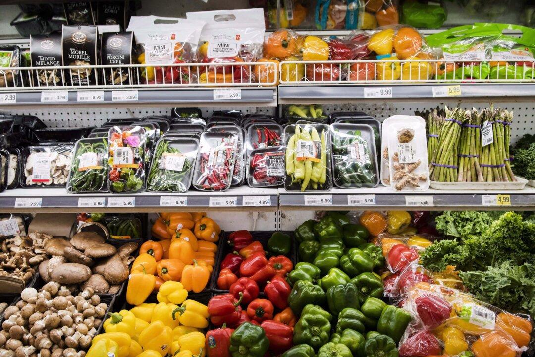 Inflation Has 72% of Canadian Parents Worried About Feeding Their Families: Poll