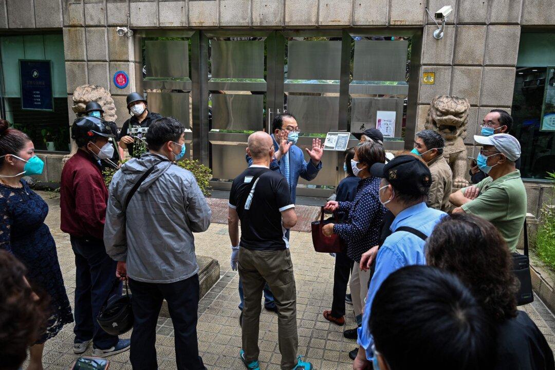 Reports of Depositor Accounts Being Frozen, as China’s Banking Crisis Spreads