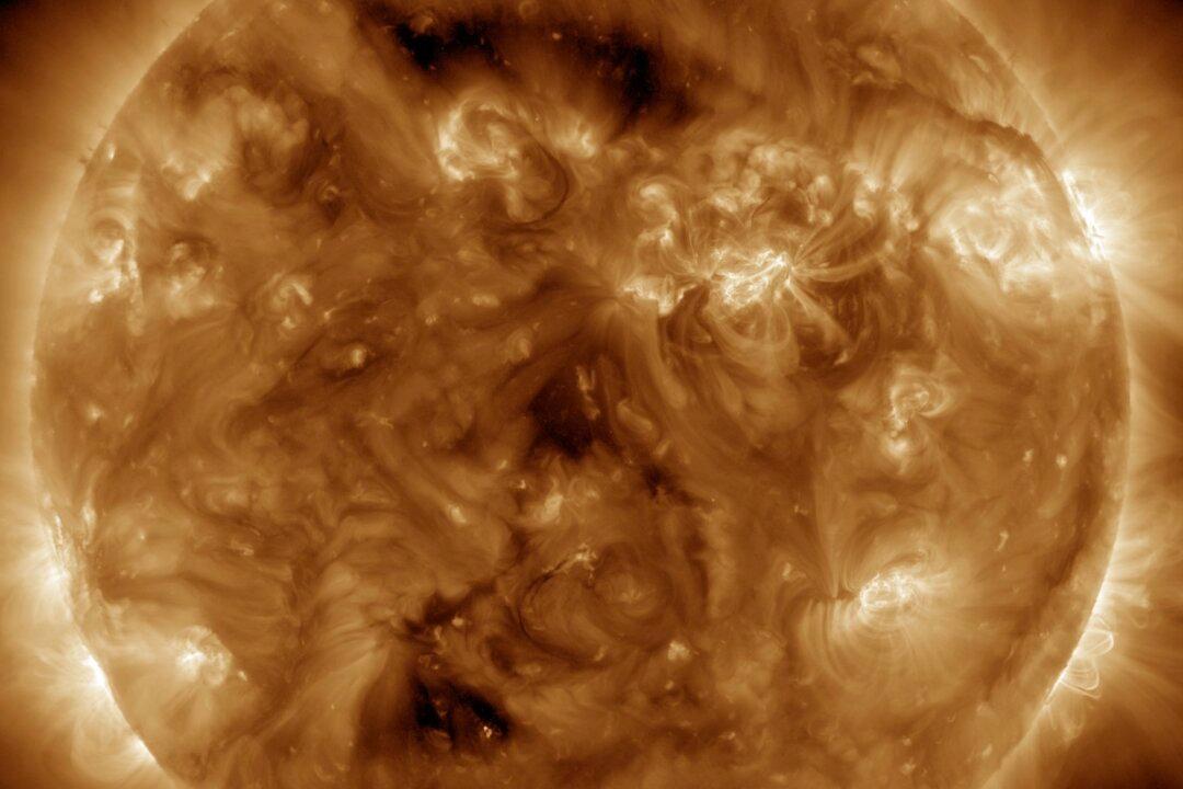 Giant Sunspot Currently Facing Earth and Still Growing Capable of Emitting Powerful Solar Flares