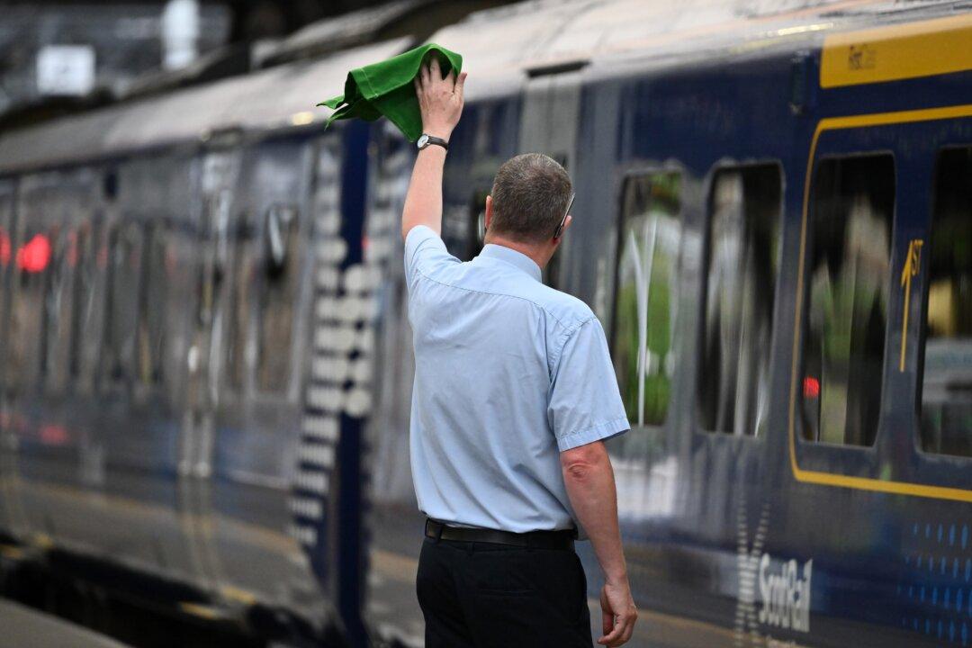UK Rail Industry Pay Compares Favourably With Private Sector: Report
