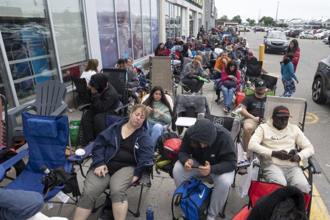 Anger, Frustration and Rumours Outside Montreal Passport Office as Delays Continue