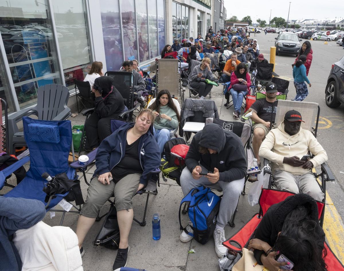 Anger, Frustration and Rumours Outside Montreal Passport Office as Delays Continue