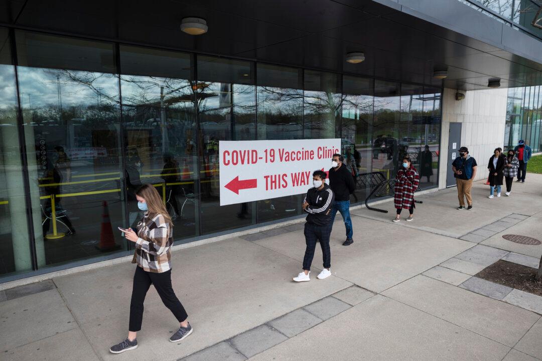 University of Toronto Professor Quits Over Now Suspended Vaccine Mandate, Forgoes Canada