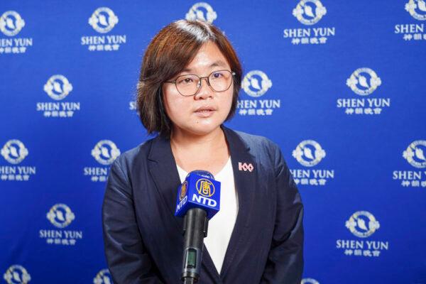 Kaohsiung City Councilor Chen Hui-wen at Shen Yun Performing Arts at the Kaohsiung Cultural Center in Kaohsiung, Taiwan, on June 21, 2022. (Cheng Shun-li/The Epoch Times)