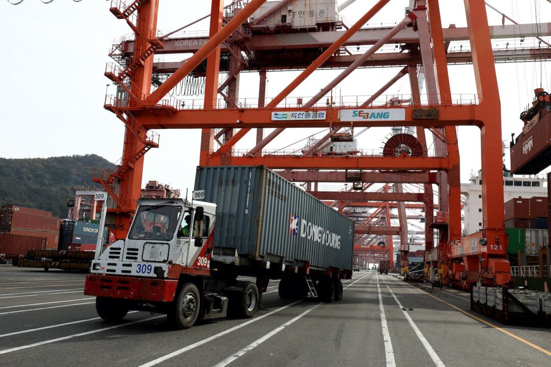 Major South Korean Ports Will Stop Using Chinese Cranes Over Security Concerns