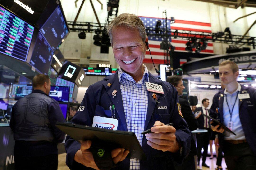 Wall Street Mints Big Gains to End Strong Week