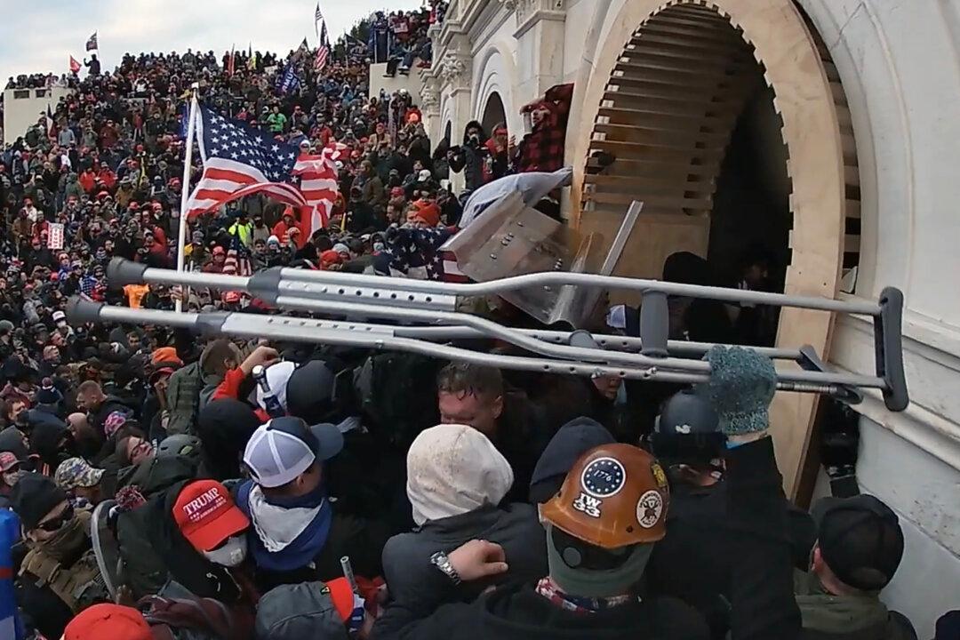 Florida Man Gets 5-Year Sentence for Assaulting Officer During Jan. 6 Breach