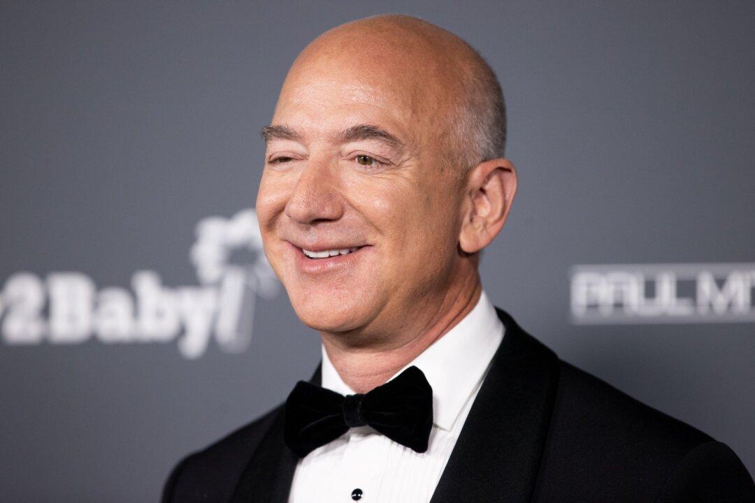 3 Daily Habits That Make Jeff Bezos More Productive Than You