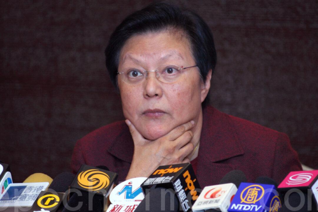 Rita Fan Embarrasses the Communists Over the Textbook Issue