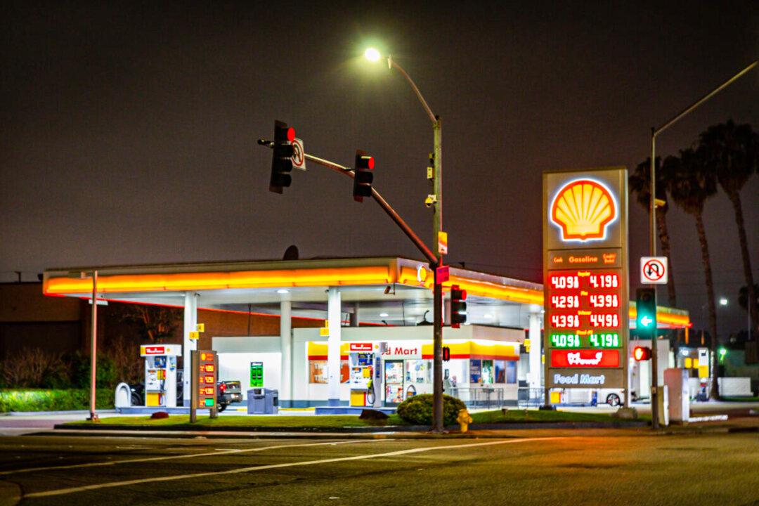 Los Angeles City Councilman Considers Ban on New Gas Stations