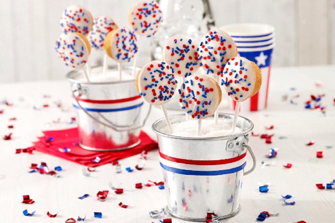 Fourth of July Cake Pops Make a Sweet Ending for Your Celebration