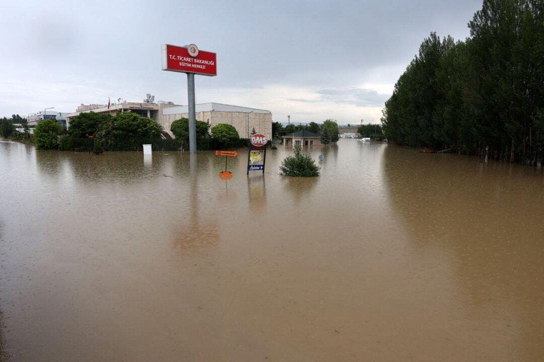 2 Men Missing in Floods in Northwest Turkey