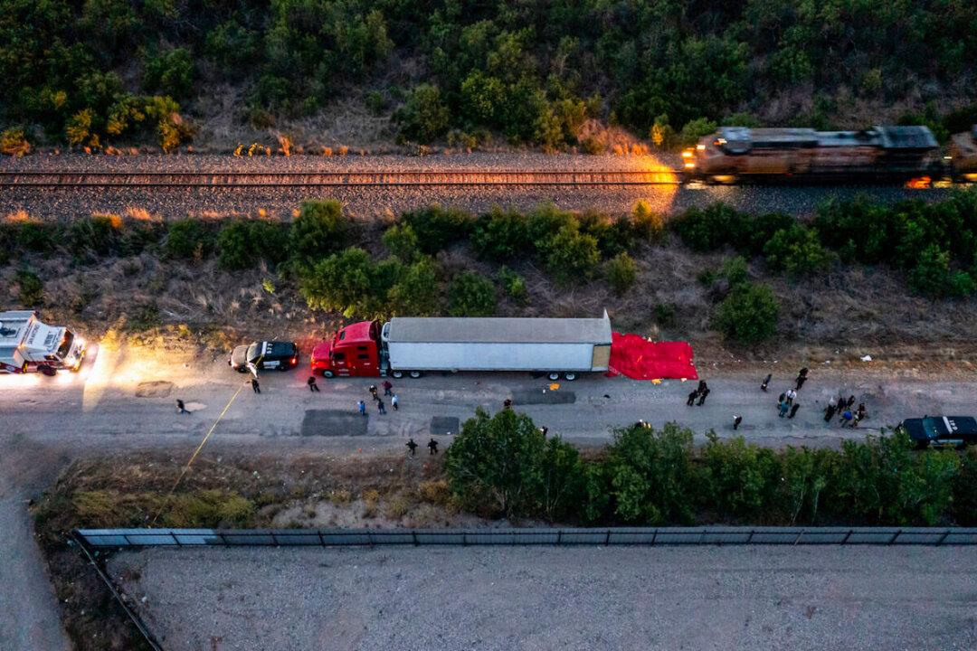 3 in Custody After 50 Illegal Immigrants Found Dead in Trailer in San Antonio, Texas