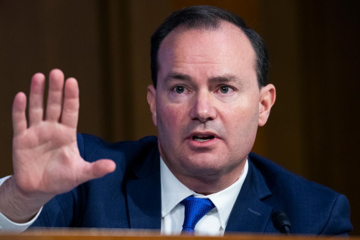 Government Funding Bill Stalled by Sen. Mike Lee’s Attempt to Keep Title 42 in Place