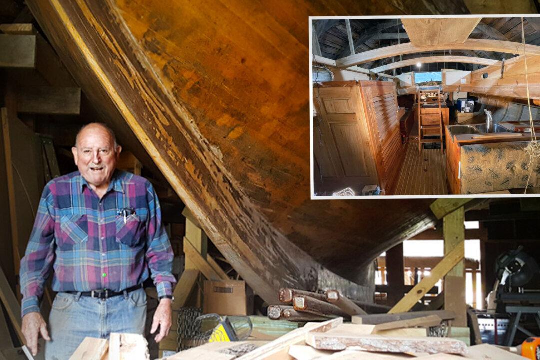 84-Year-Old Spends 40 Years Building Huge Wooden Boat in His Garage—And He’s Still Working on It
