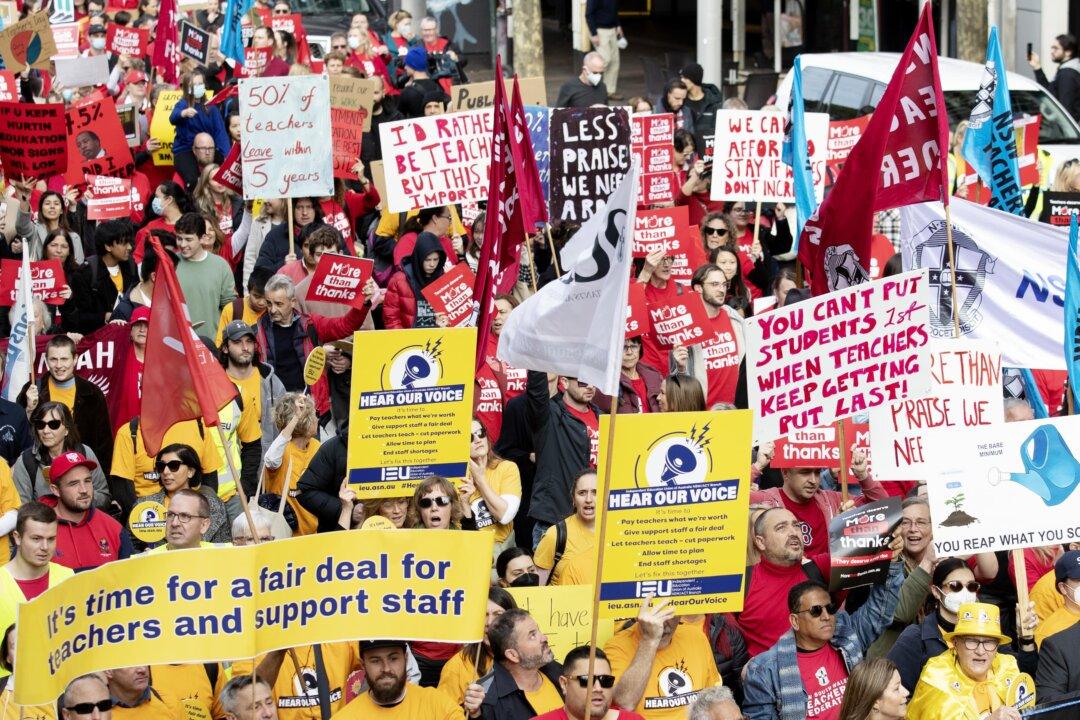 NSW Teachers Protests Over Pay, Condition as Transport Strike Continues