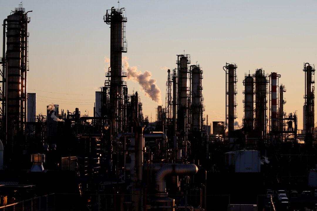 Japan Business Mood Worsens on Hit From China’s Lockdown, Rising Costs