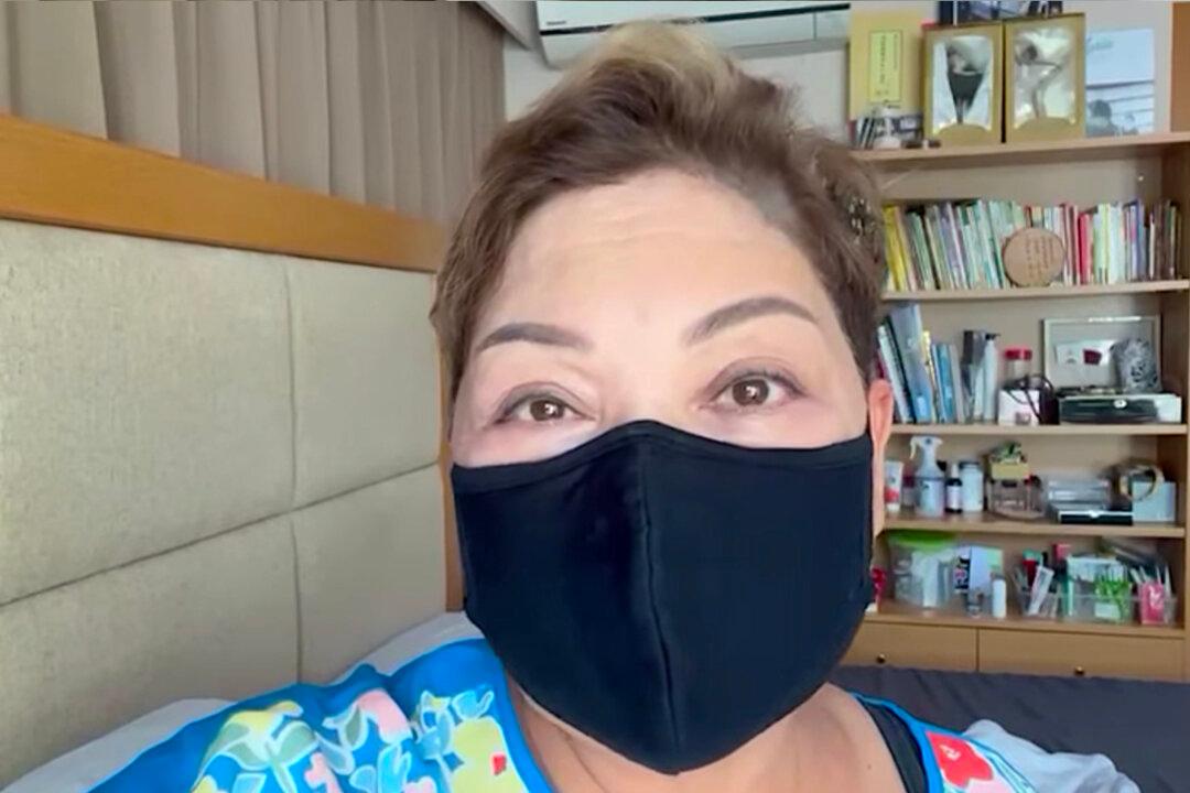 Well-Known HK Artist Infected After Four Doses of Sinovac Vaccine