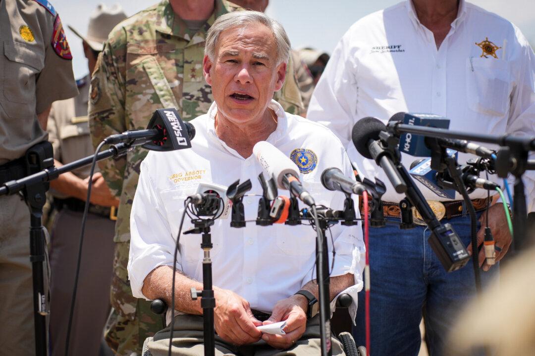 Abbott Invokes ‘Invasion’ Powers to Return Illegal Immigrants to Ports of Entry