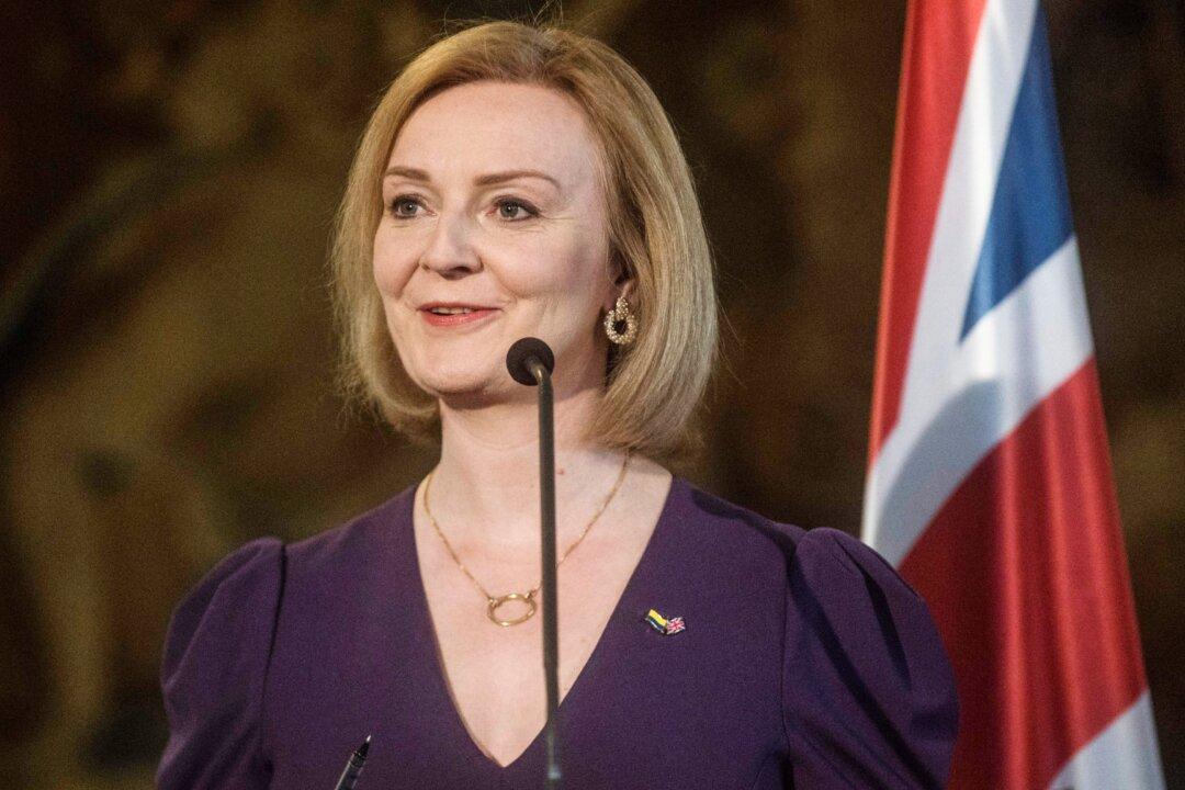 UK Continues to Stand With Hong Kong, Foreign Secretary Vows 25 Years After Handover