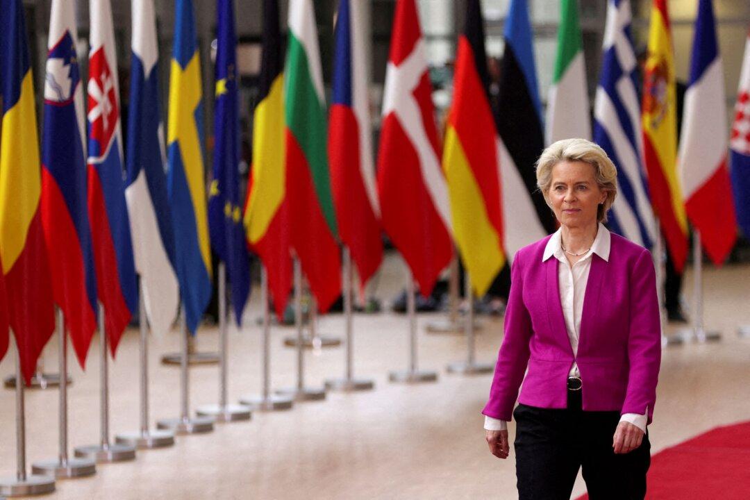 EU’s von Der Leyen Can’t Find Texts With Pfizer Chief on Vaccine Deal: Letter