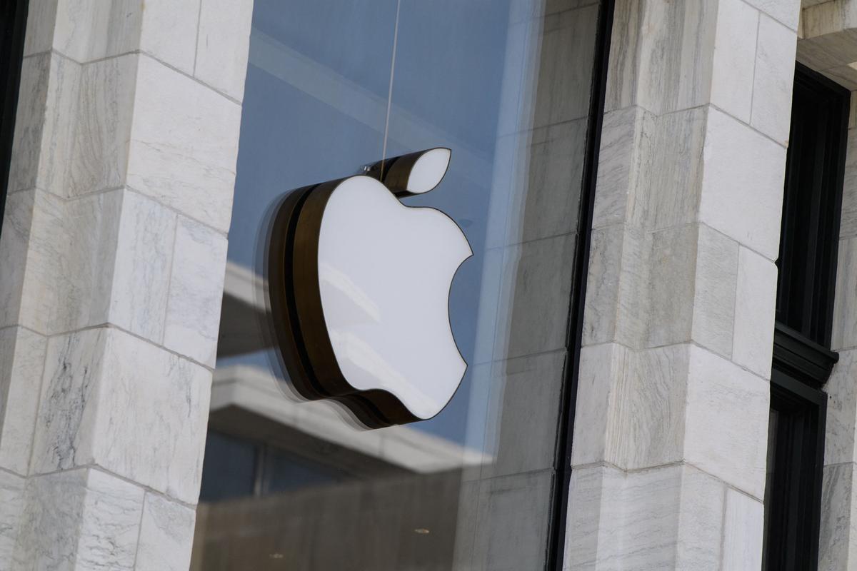 Chinese-Born Ex-Apple Employee Pleads Guilty to Trade Secret Theft