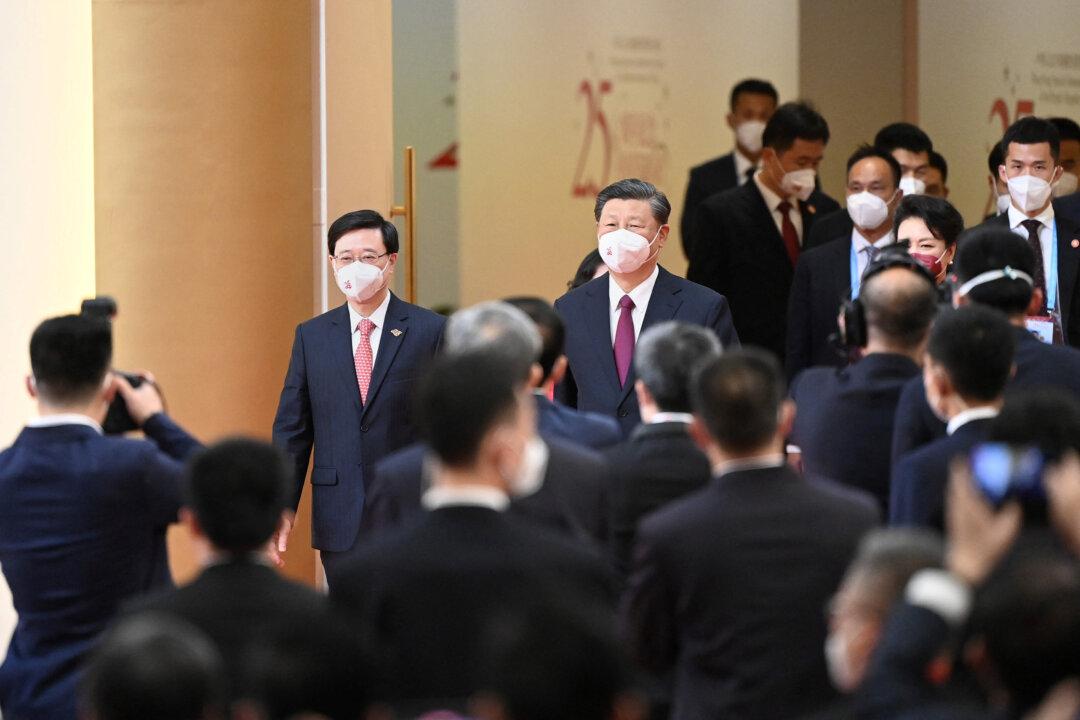 Hong Kong Lawmaker Who Took Photo With China’s Xi Tests Positive for COVID-19