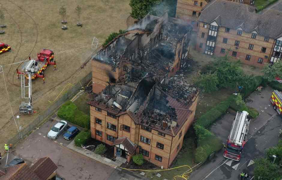 At Least 1 Killed in Apartment Fire in Bedford, England