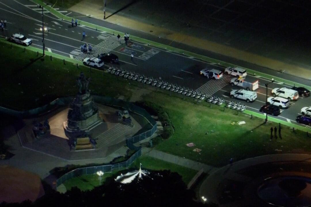 2 Police Officers Shot During Fourth of July Fireworks in Philadelphia: Reports