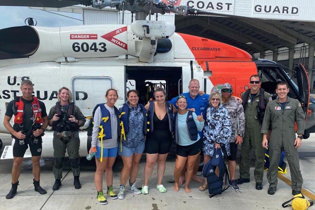 7 Rescued by Coast Guard After Lightning Strikes Boat Off Florida