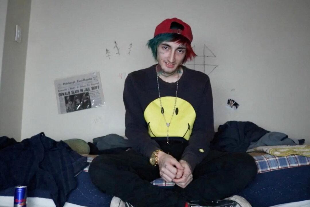 Illinois July 4th Shooter Left Gun Near Scene of Crime: Prosecutors