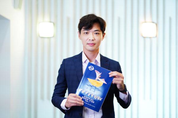 Sung Kuo-ding, Miaoli County councilor, attends Shen Yun Performing Arts at Miaobei Art Center in Miaoli, Taiwan, on July 5, 2022. (Annie Gong/The Epoch Times)