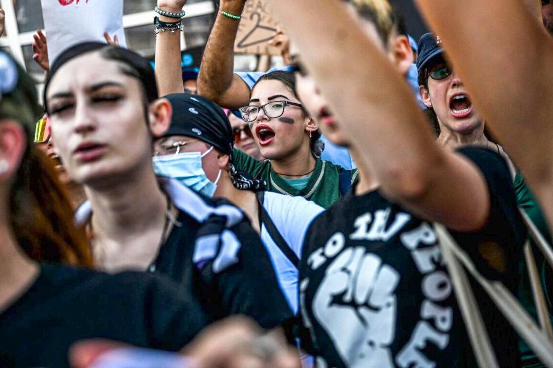 Abortion Bans in Mississippi, Florida Allowed to Take Effect Amid Efforts to Block Them