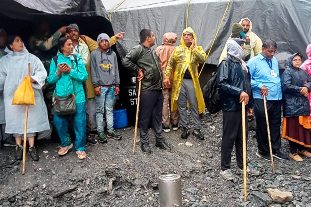 Floods Leave 13 People Dead at Hindu Pilgrimage in Kashmir