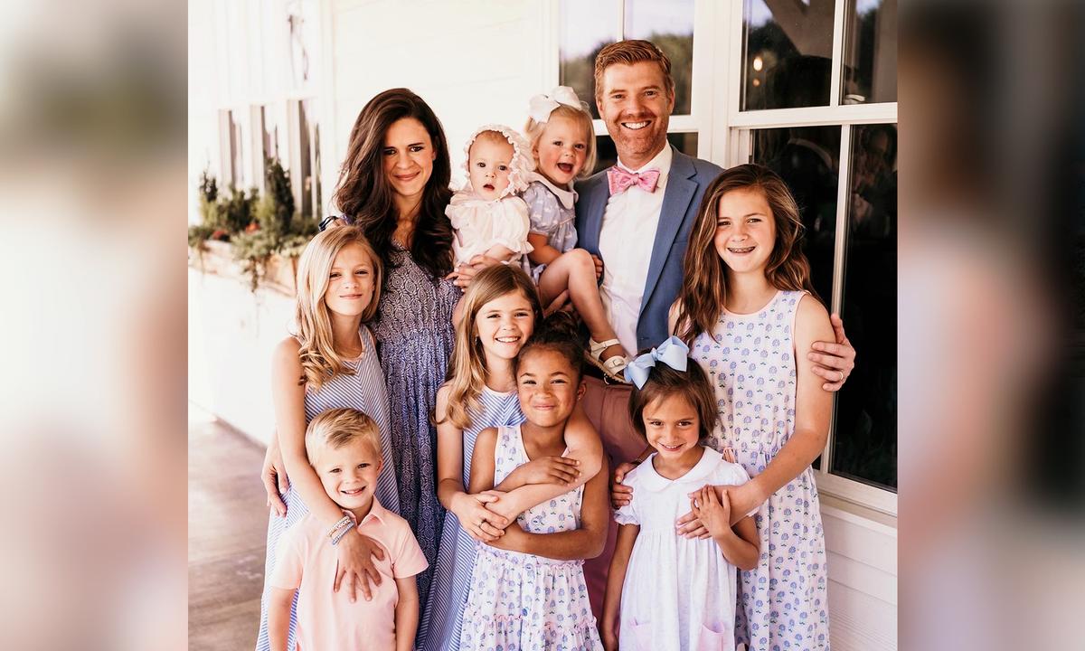 Mom of 8 Who Homeschools Her Children Says Seeing Them Grow Is ‘Miracle to Watch’