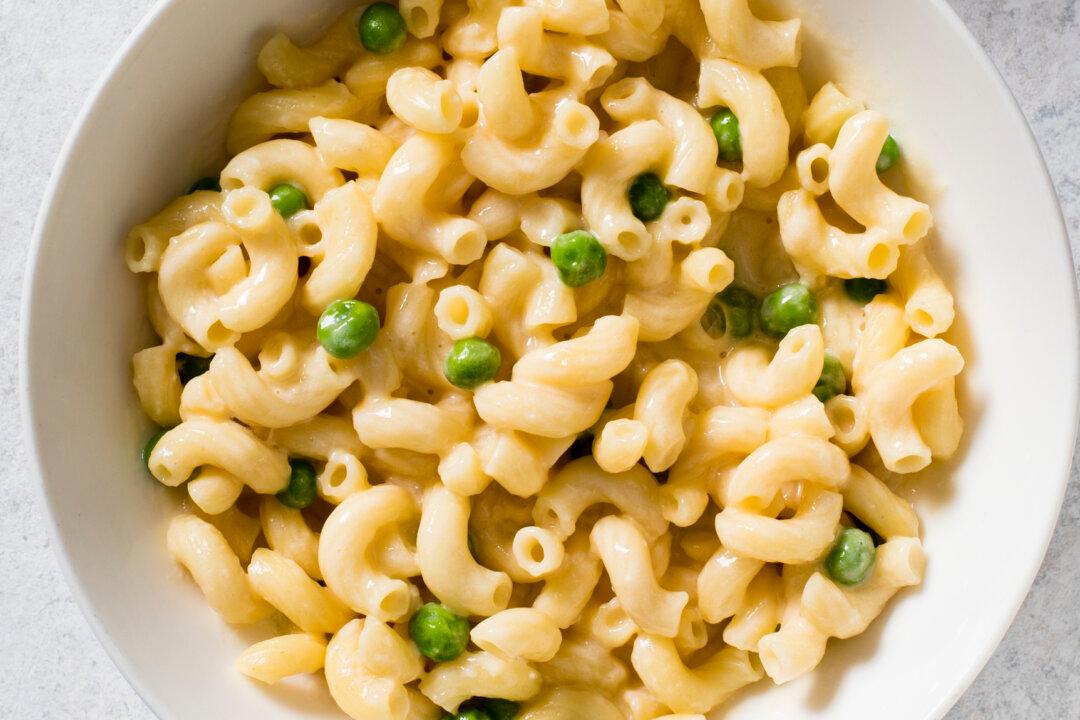 Your Family Will Be Very Pleased With This Gooey Baked Mac And Cheese