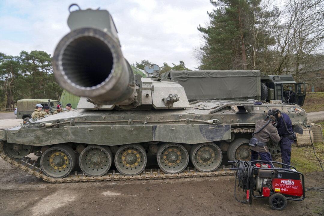 UK Lawmakers Warn Against Shrinking Army Size Amid War in Ukraine
